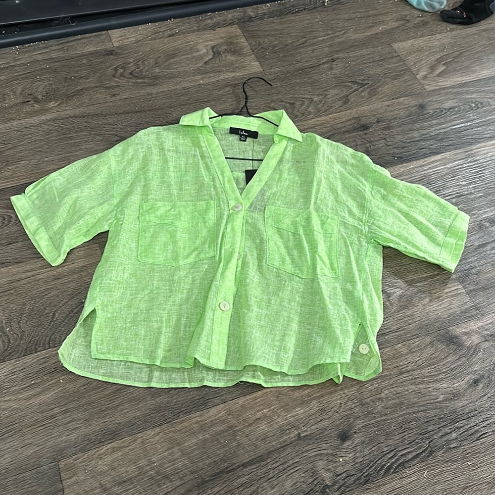 Lulu’s sheer (ish), linen style cropped button down. XS, NWT